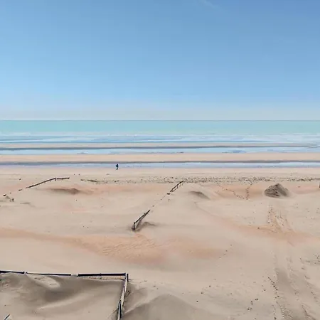 Bright Coastal Family Escape, Cleaning Included * De Panne