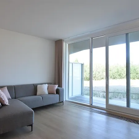 Bright Coastal Family Escape, Cleaning Included Apartman De Panne