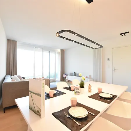 Bright Coastal Family Escape, Cleaning Included Apartman
