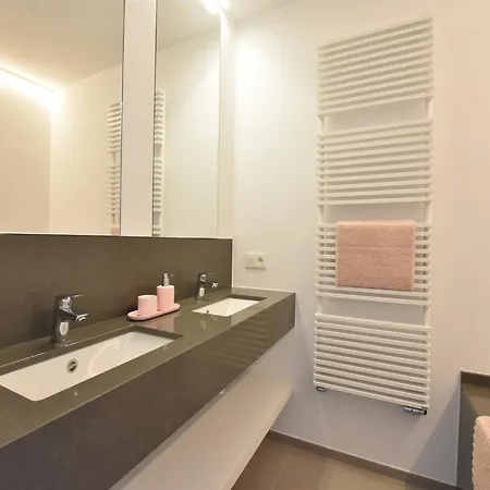 Bright Coastal Family Escape, Cleaning Included Appartement